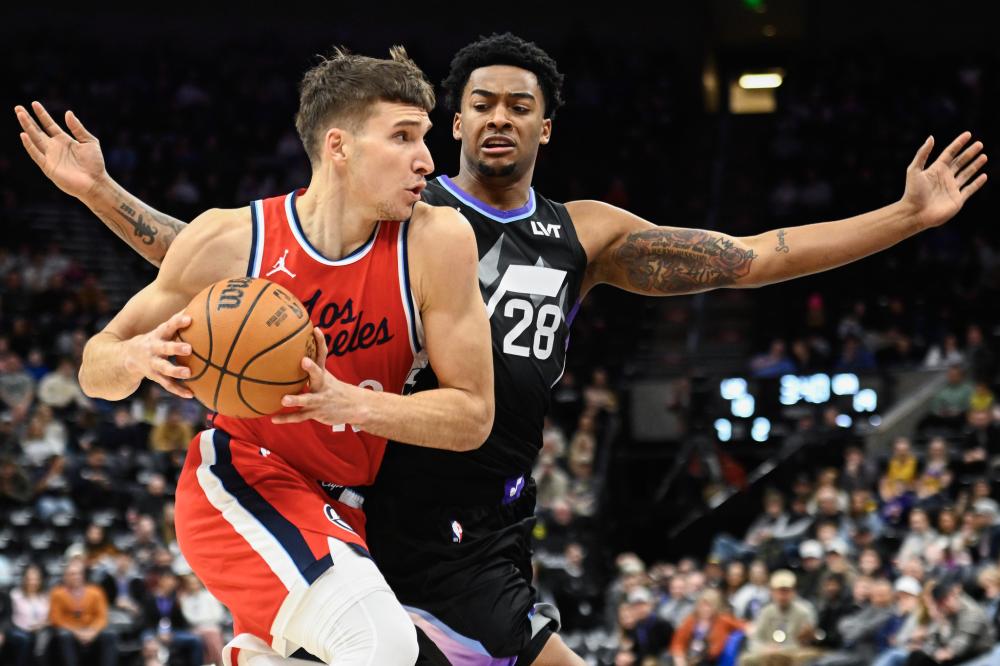 展现出他无 展现出他无